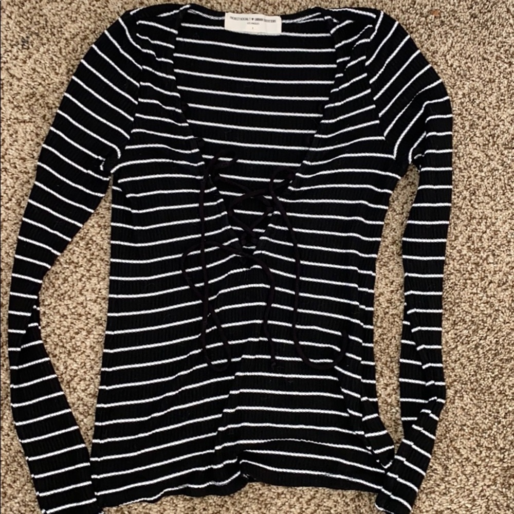 Black and white stripe top